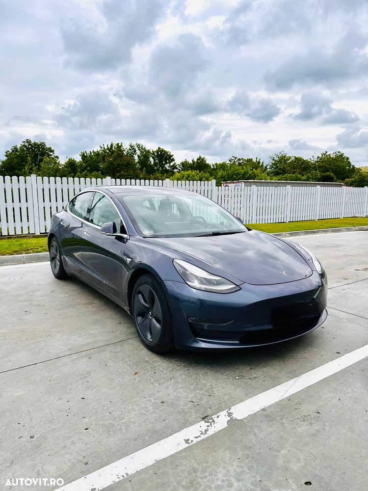 Tesla Model 3 - 1