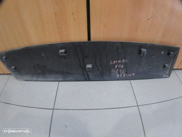 Grelha Friso 9682860177 PEUGEOT  PARTNER 2 FASE 1 2010 1.6HDI 90CV 4P BRANCO TR ESQ GRE PORTA Danificado  CITROEN BERLINGO 2010 1.6 HDI 75CV 5P BRANCO - 3