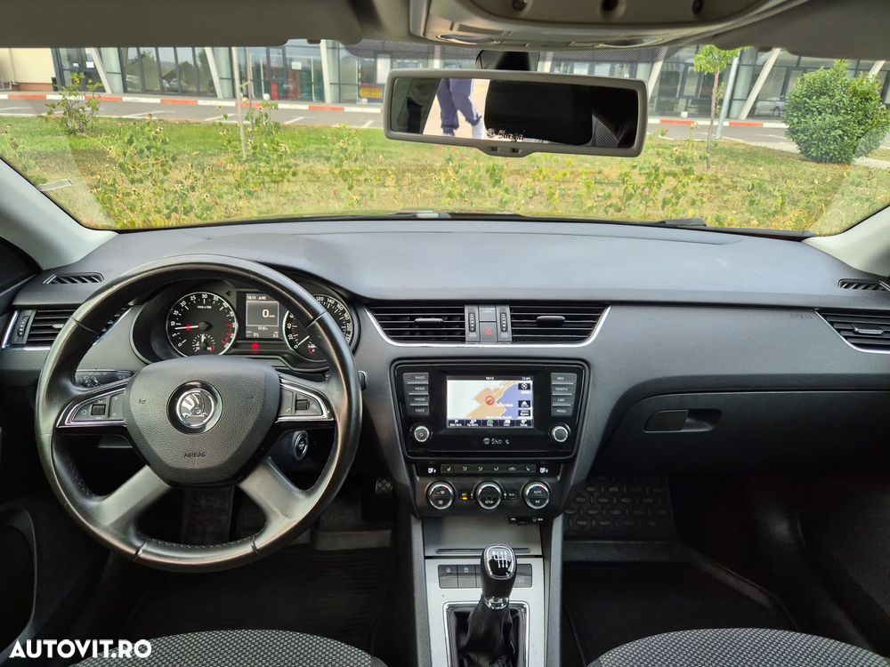 Skoda Octavia Combi 2.0 TDI RS - 4