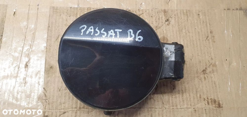 Klapka wlewu paliwa VW Passat B6 3C9809857 - 1