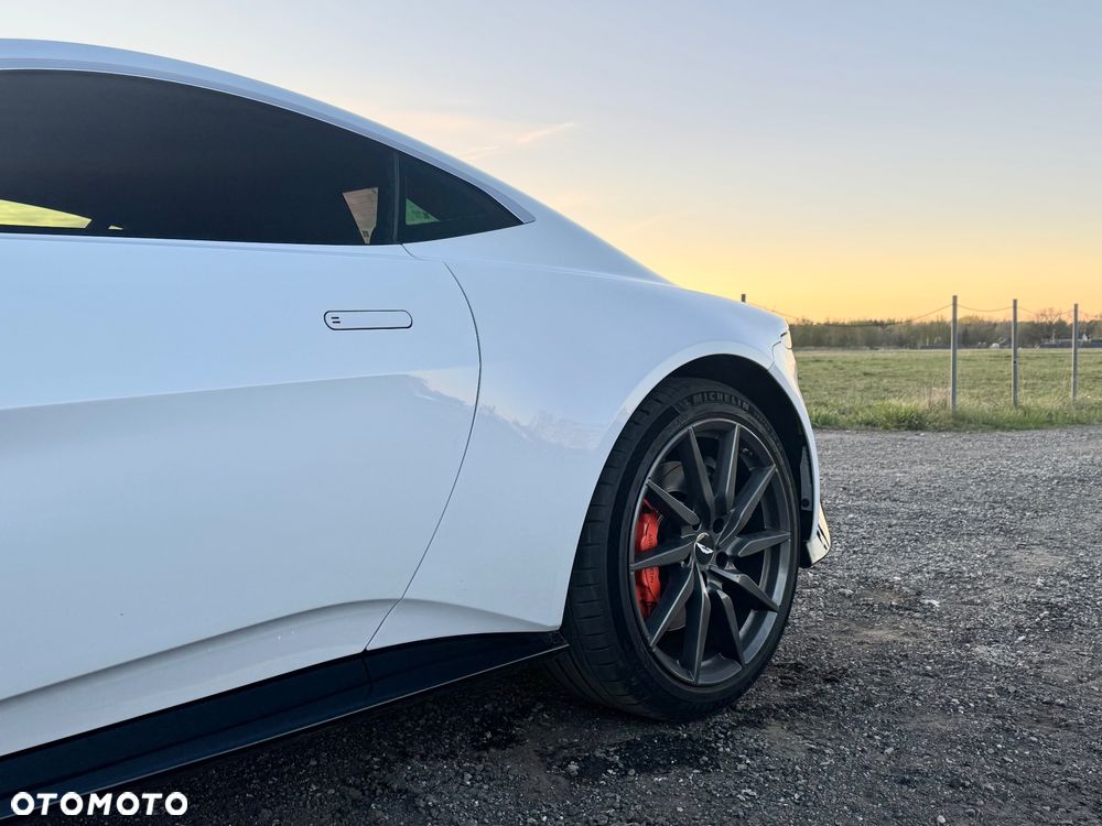 Aston Martin Vantage - 18