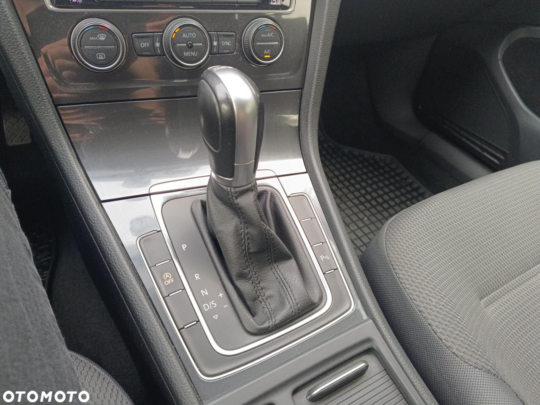 Volkswagen Golf VII 1.6 TDI BMT Comfortline DSG - 22