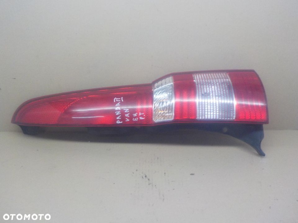 FIAT PANDA II LAMPA PRAWY TYŁ - 1