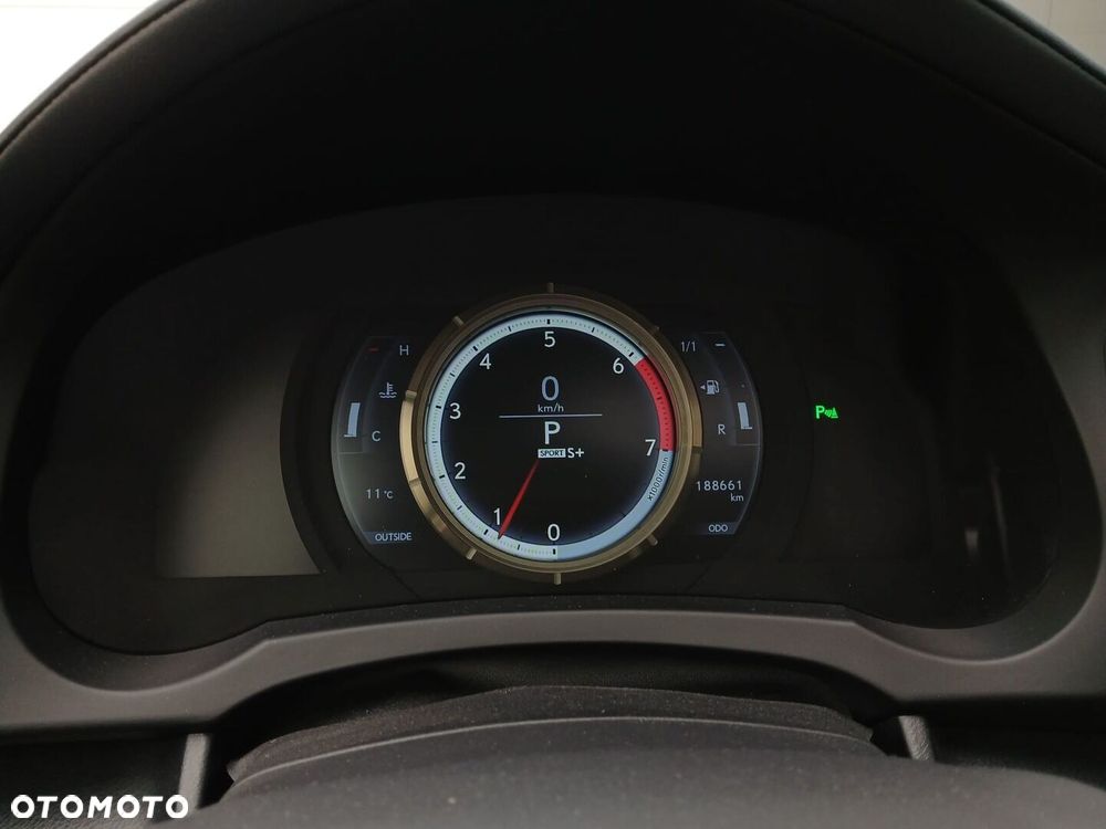 Lexus RC 200t / 300 F Sport - 28