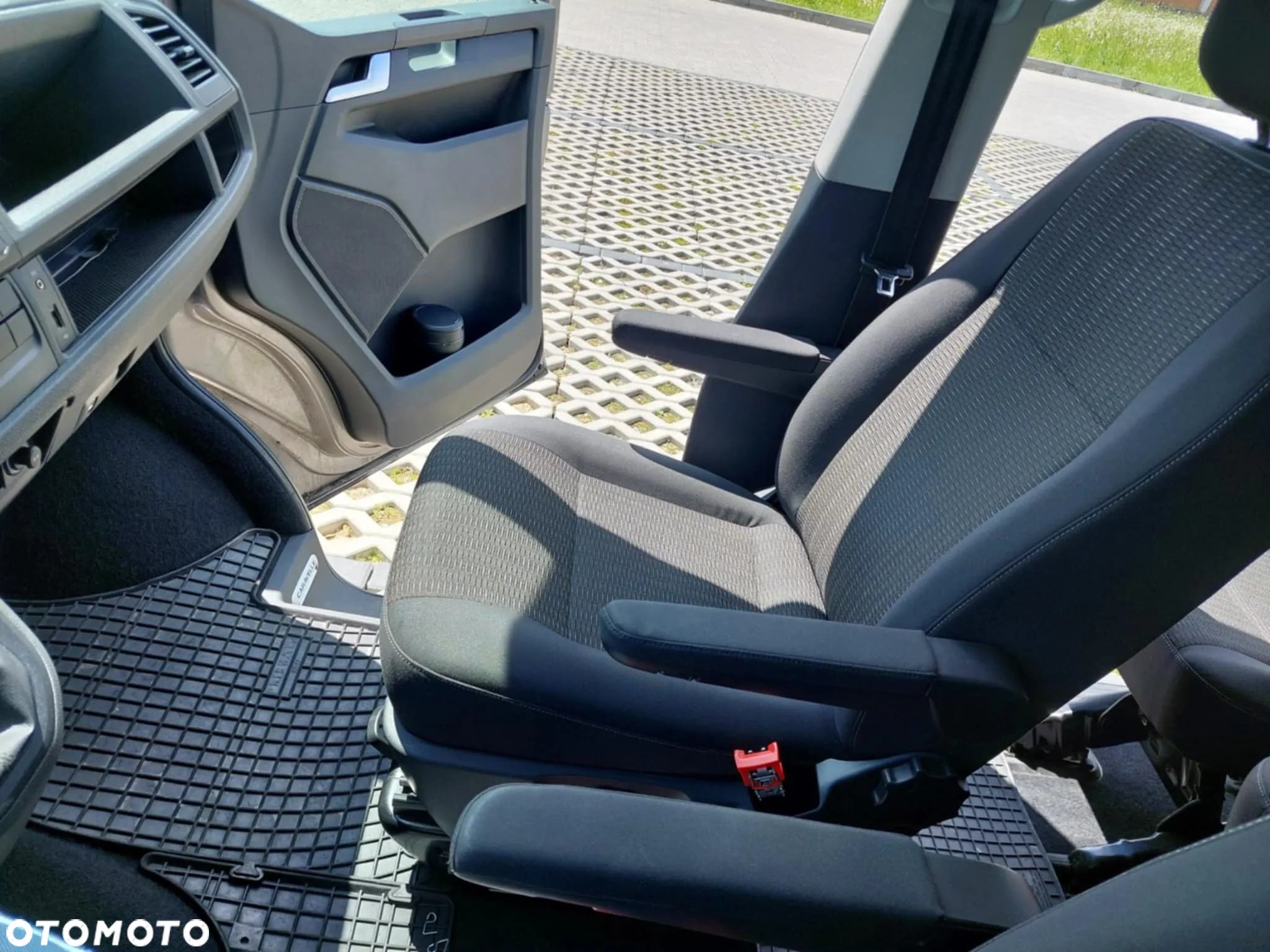 Volkswagen Caravelle 2.0 TDI L2 Comfortline 4Motion - 19