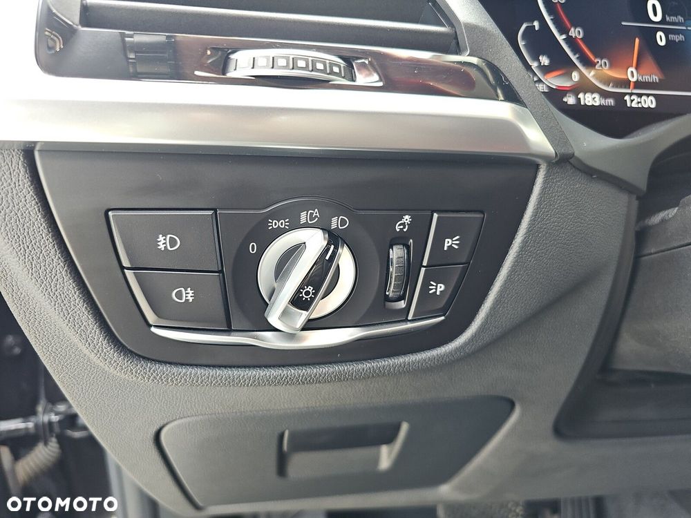 BMW X3 xDrive20d Luxury Line - 29