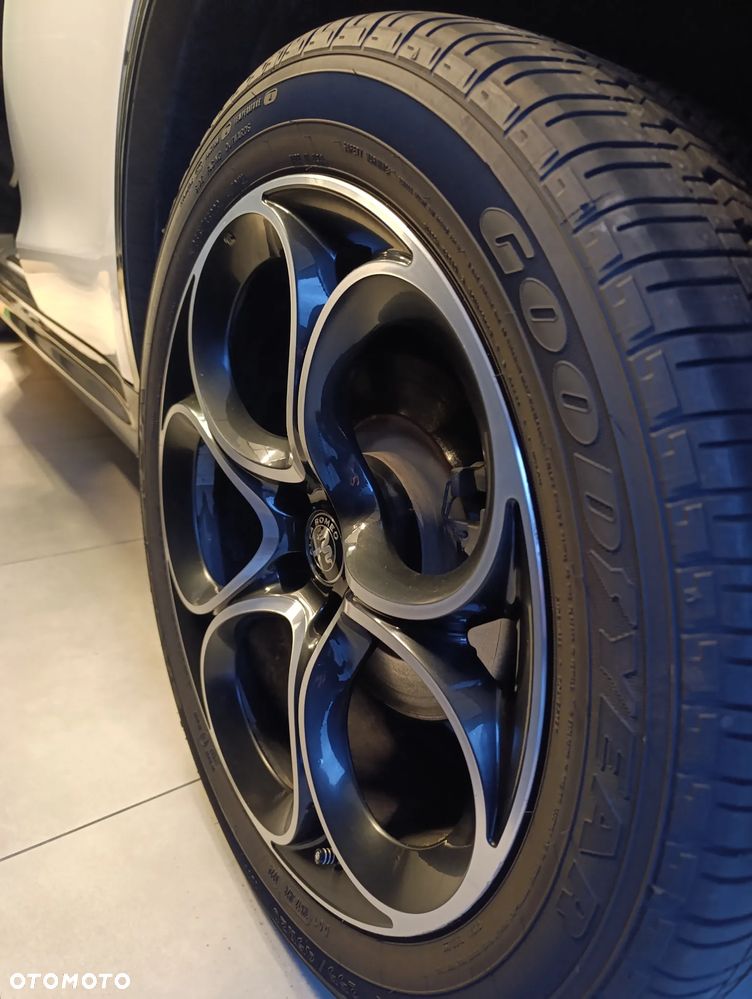 Alfa Romeo Stelvio 2.0 Turbo 16V AT8-Q4 Ti - 28