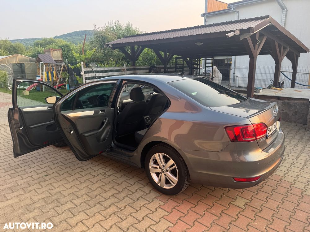 Volkswagen Jetta 1.4 DSG Comfortline - 9