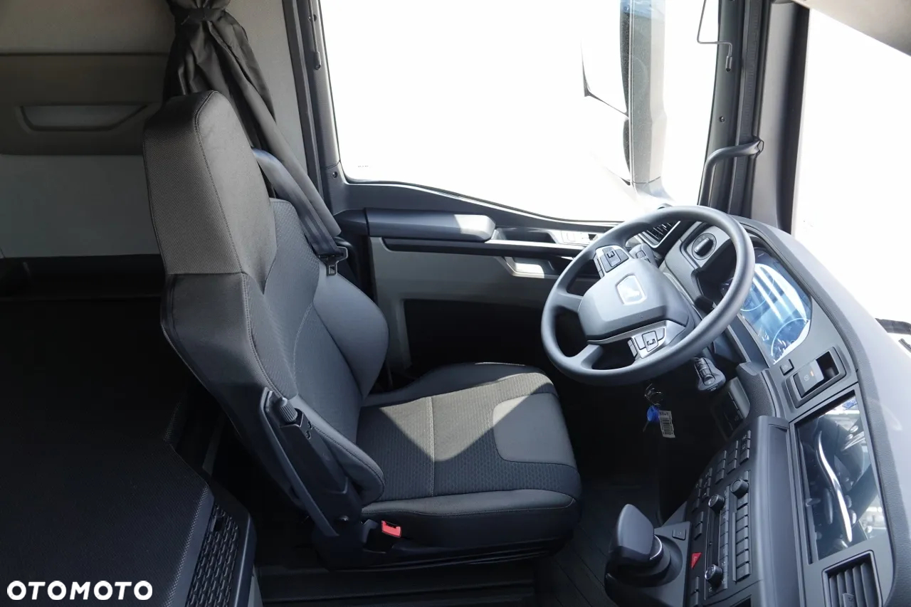 MAN TGX 26.520 / 6x2 / CHŁODNIA -8,6 M / AGREGAT THERMO KING T-1000R / 2025 R / OŚ PODNOSZONA / FABRYCZNIE NOWY - 28