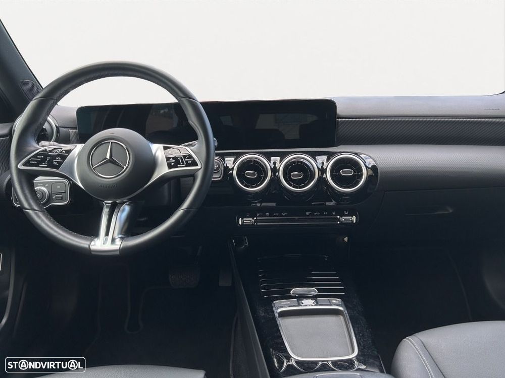 Mercedes-Benz A 250 — fotografia 10