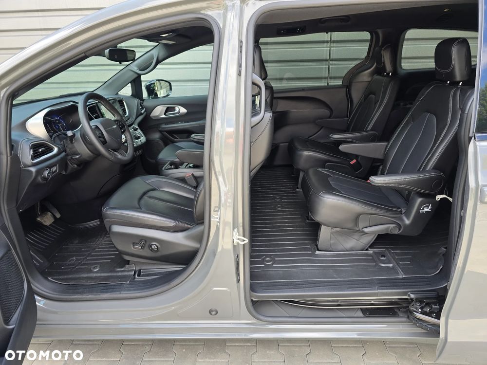 Chrysler Pacifica - 31