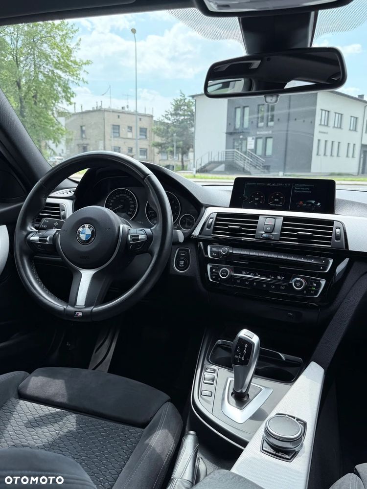 BMW Seria 3 320i xDrive M Sport Shadow - 11