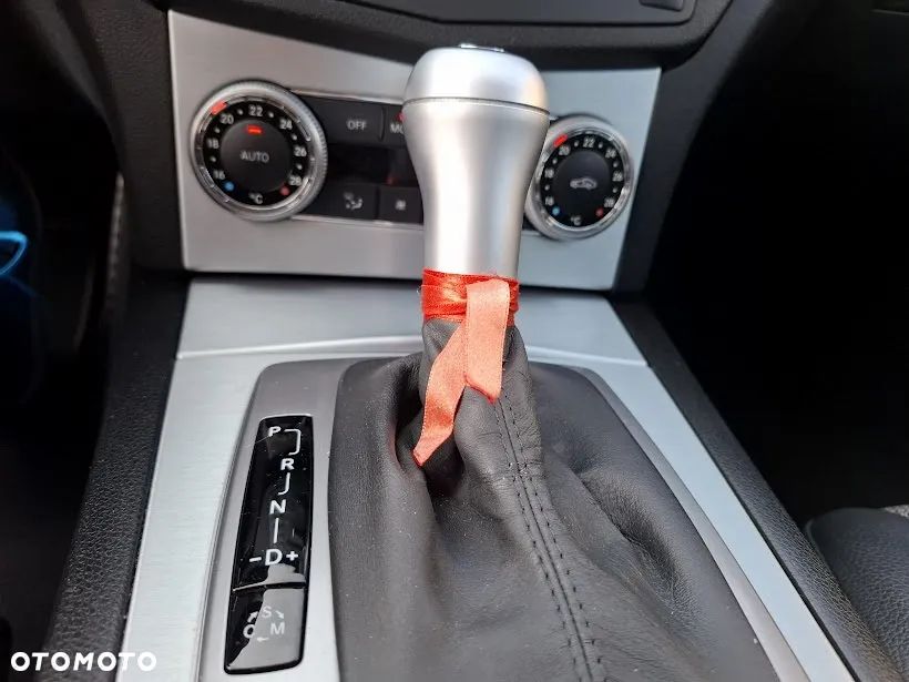 Mercedes-Benz Klasa C 180 CGI Automatik BlueEFFICIENCY Elegance - 13