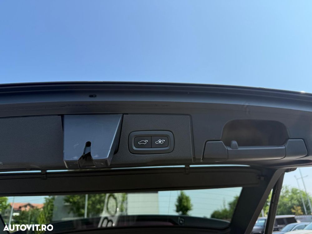 Volvo XC 60 B5 MHEV AT8 AWD R-Design - 24