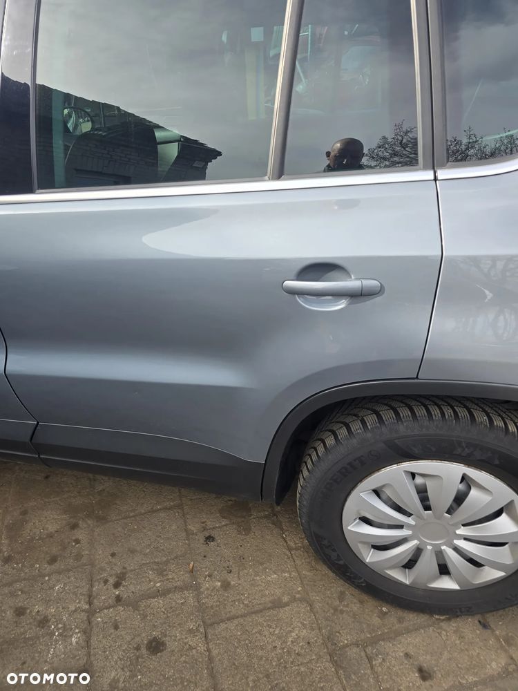 Drzwi  lewy  tył vw  tiguan  07-16  w kolorze  LR7N - 2