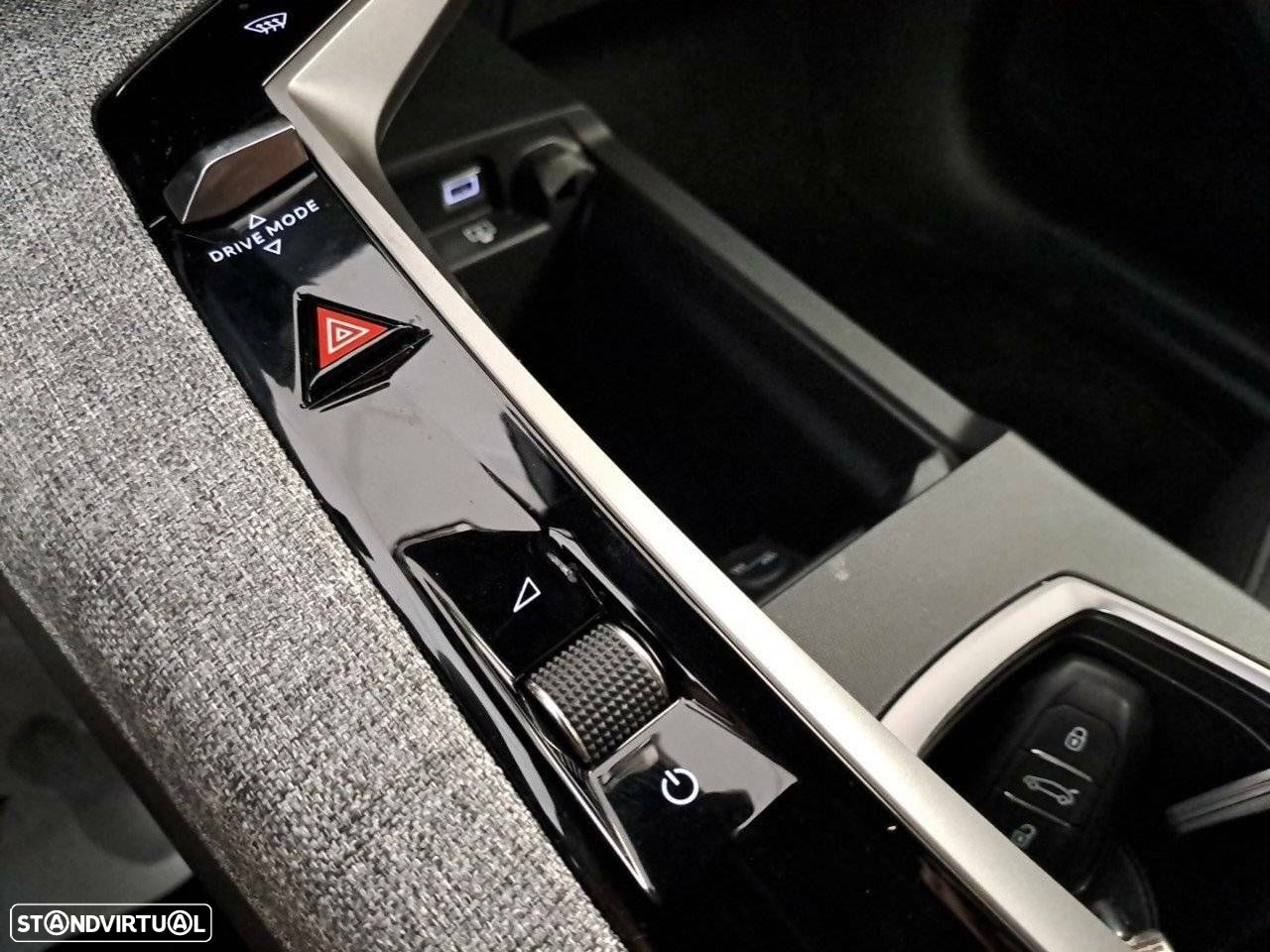 Peugeot 3008 1.2 Hybrid Allure e-DCS6 - 24