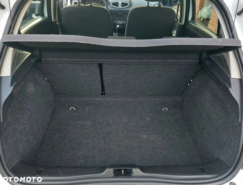 Renault Clio 1.2 16V 75 Yahoo - 37