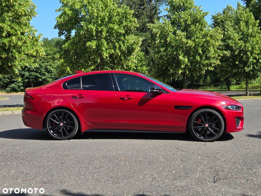 Jaguar XE 2.0 P250 R-Dynamic Black - 11