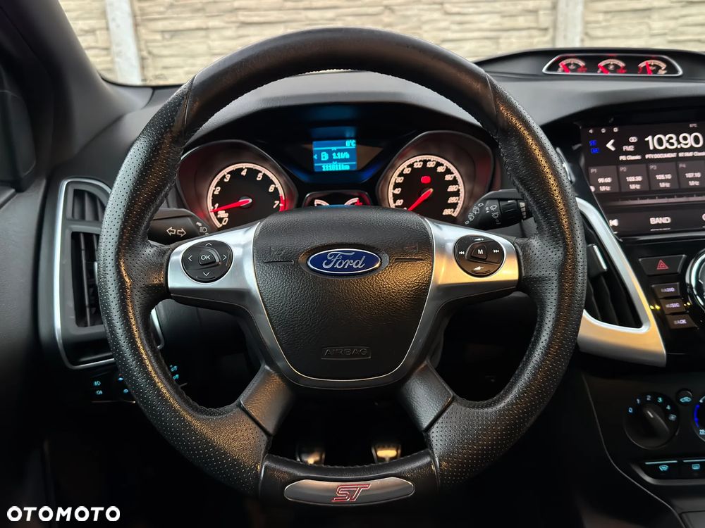 Ford Focus ST - 27