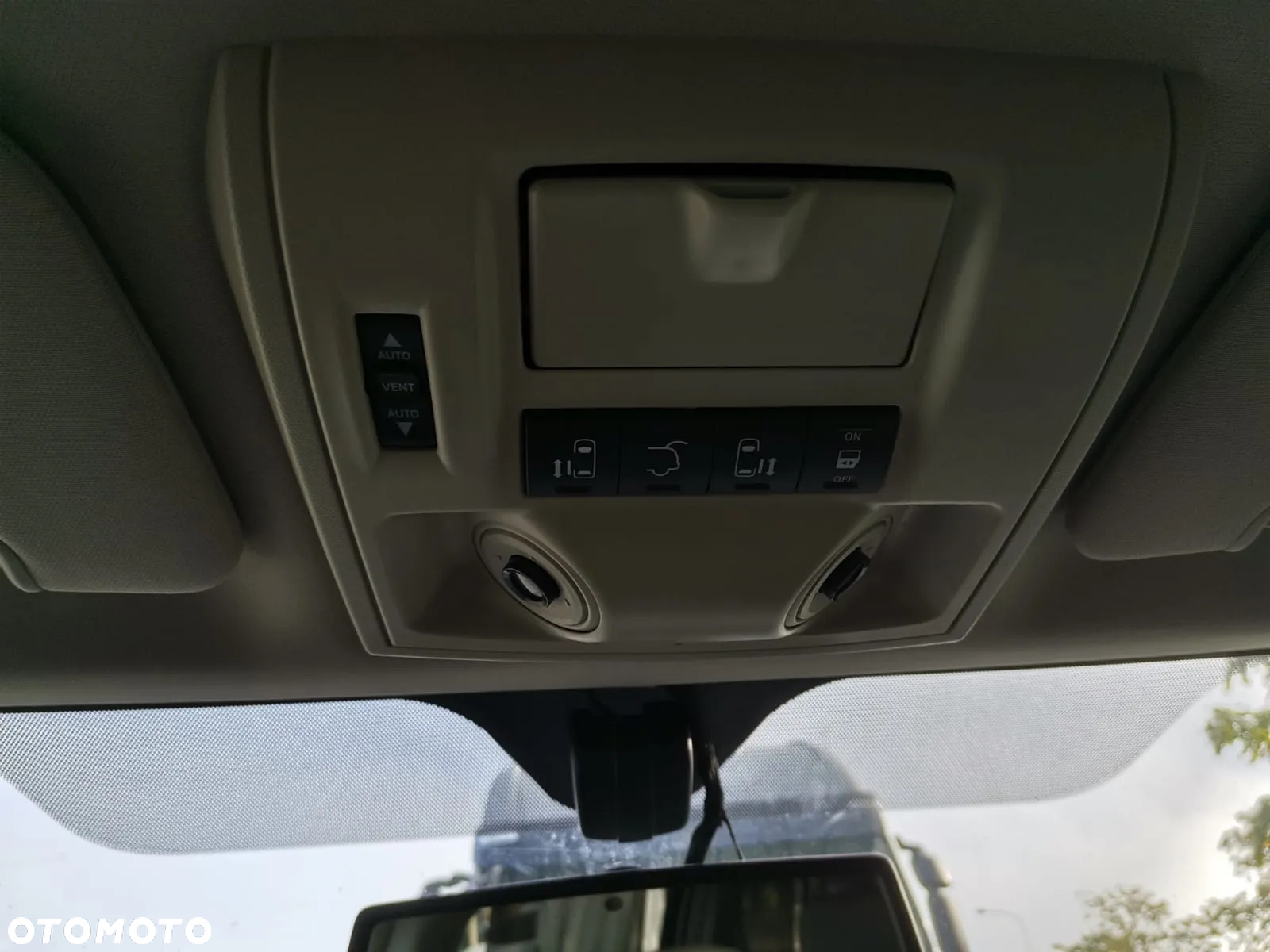 Chrysler Town & Country 3.6 Limited - 9