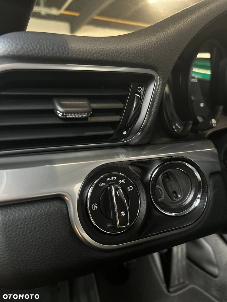 Porsche 911 Carrera - 8