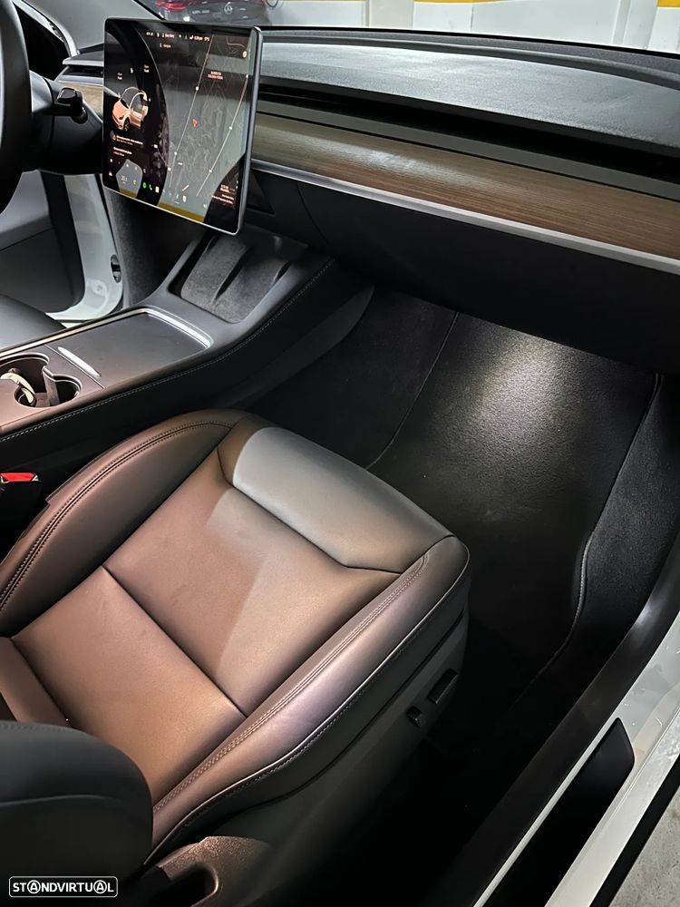 Tesla Model Y RWD - 24