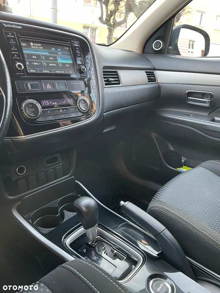 Mitsubishi Outlander - 14
