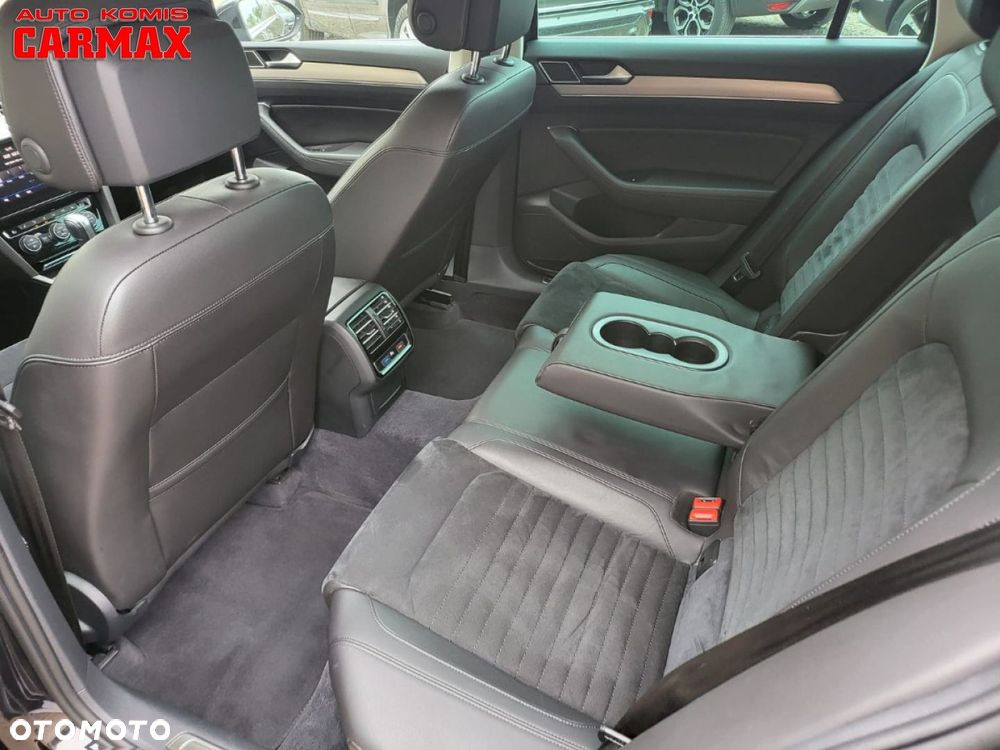 Volkswagen Passat - 32