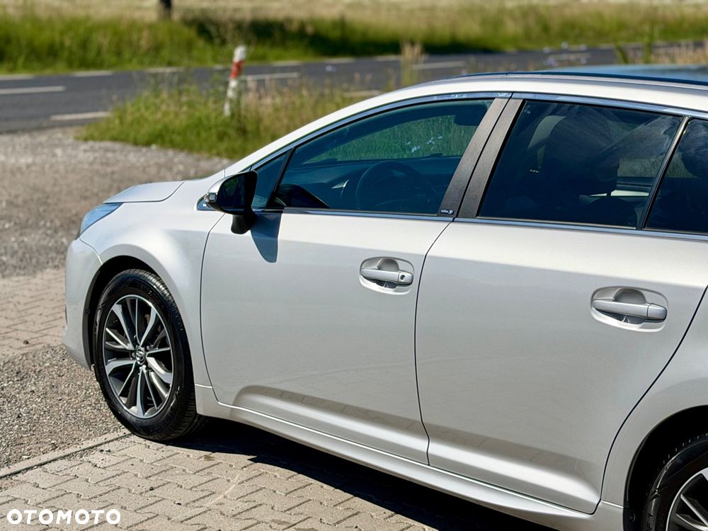 Toyota Avensis 2.0 D-4D Prestige - 30