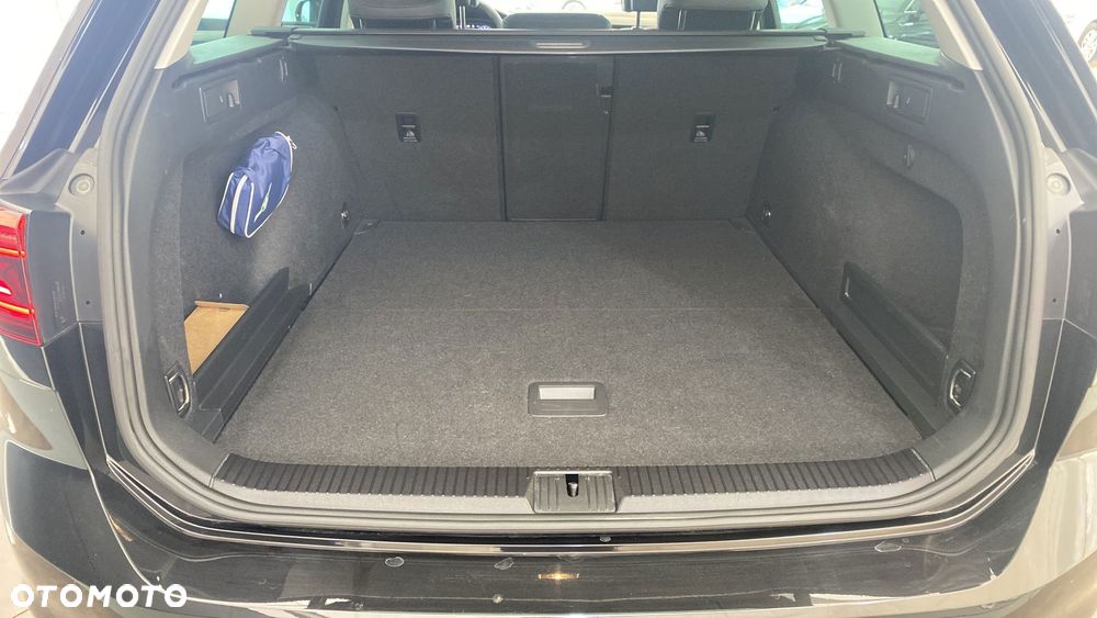 Volkswagen Passat - 12