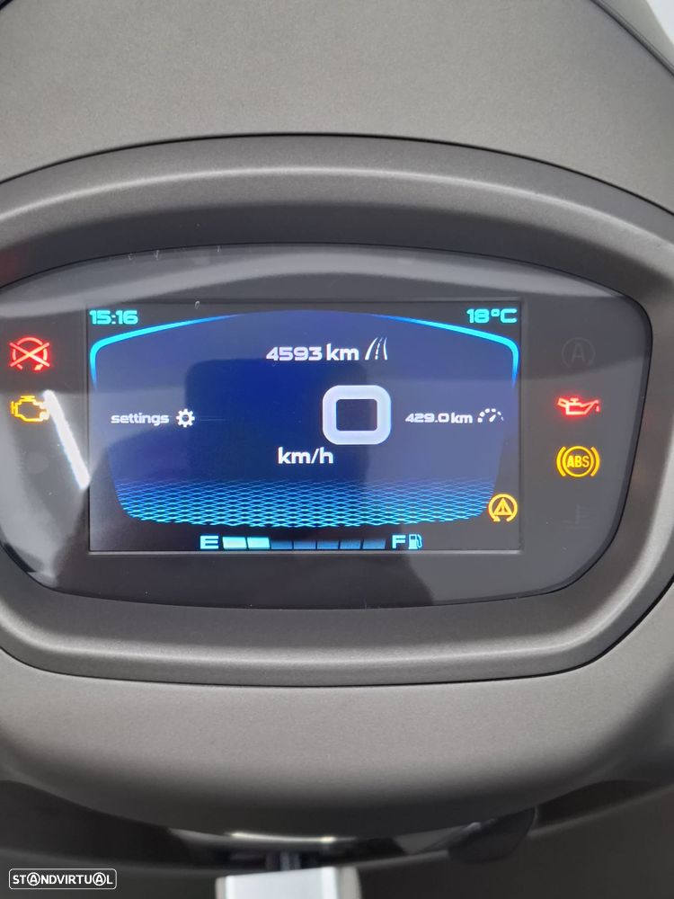 Vespa GTS Super 300 - 8