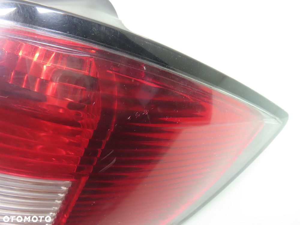 LAMPA PRAWA TYLNA OPEL ASTRA III H KOMBI 13223674 - 6