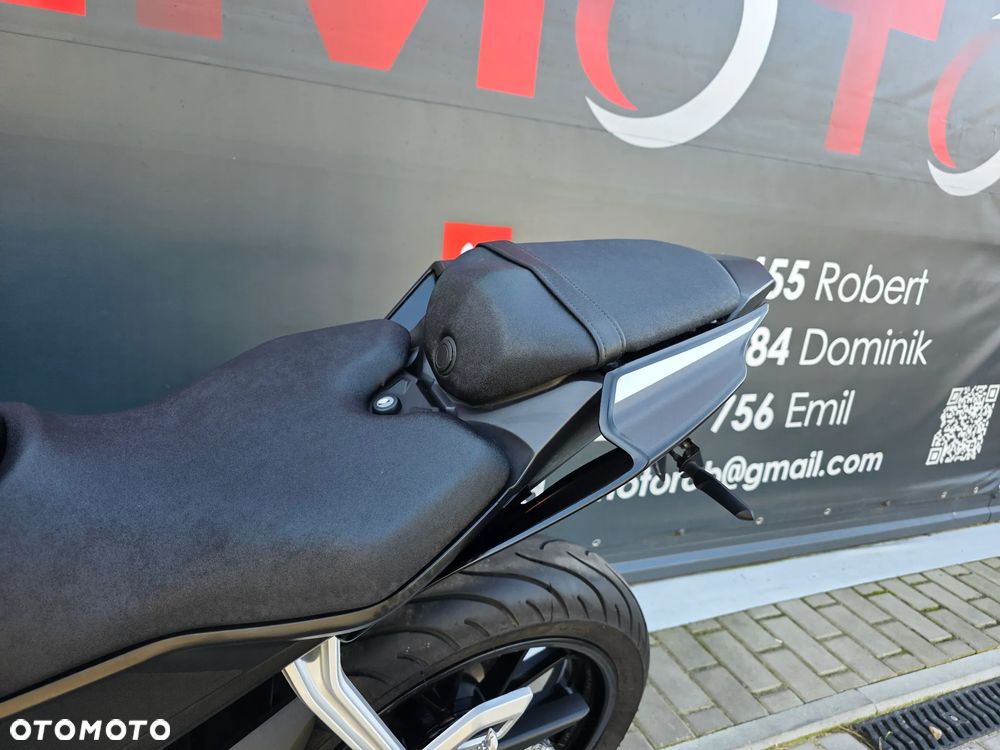 Yamaha YZF - 8