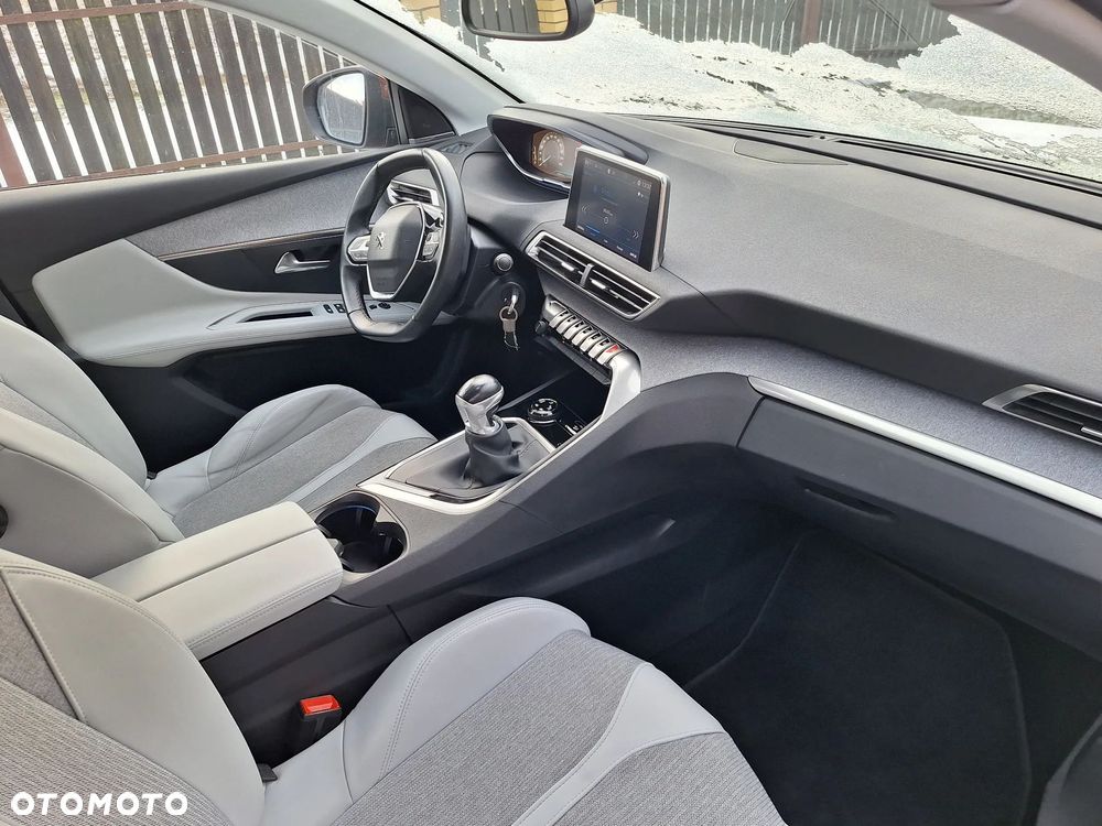 Peugeot 3008 1.2 PureTech Allure S&S - 17