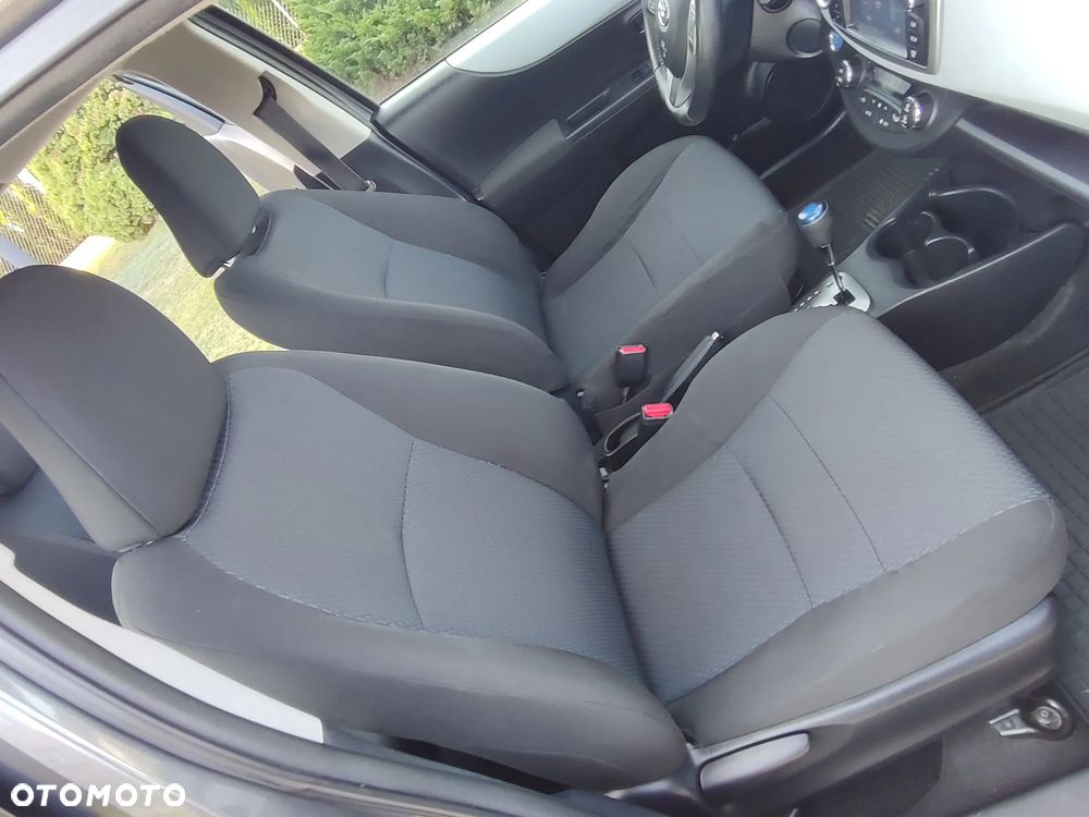 Toyota Yaris Hybrid 100 Life - 21