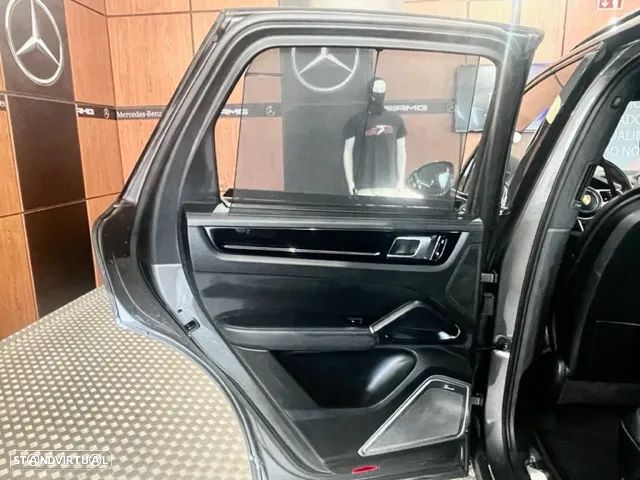 Porsche Cayenne Platinum Edition - 31