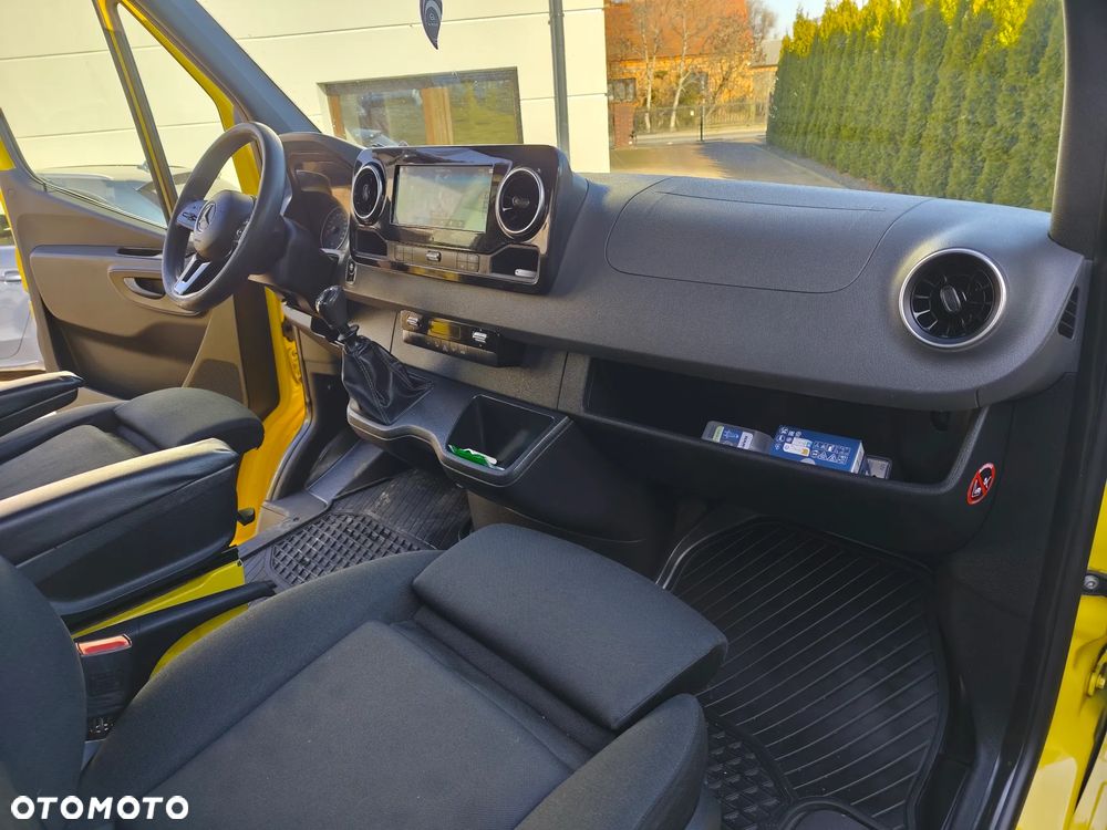 Mercedes-Benz SPRINTER 317 CDI 170KM MAXI LONG DOKA 6OSOBOWA SKRZYNIA KAMERA KLIMATRONIC NAVI COMMAND INTERNET HAK 3500 KG TEMPOMAT cały w oryginale Fotele KOMFORTY podgrzewane - 18