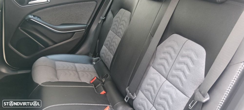 Mercedes-Benz GLA 220 4Matic 7G-DCT Style - 9