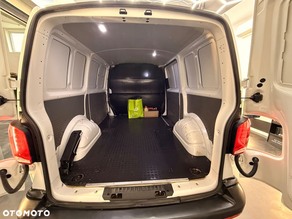 Volkswagen Transporter - 11