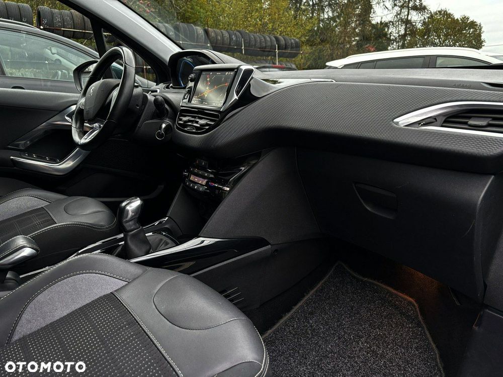 Peugeot 2008 1.2 Pure Tech Allure S&S - 20