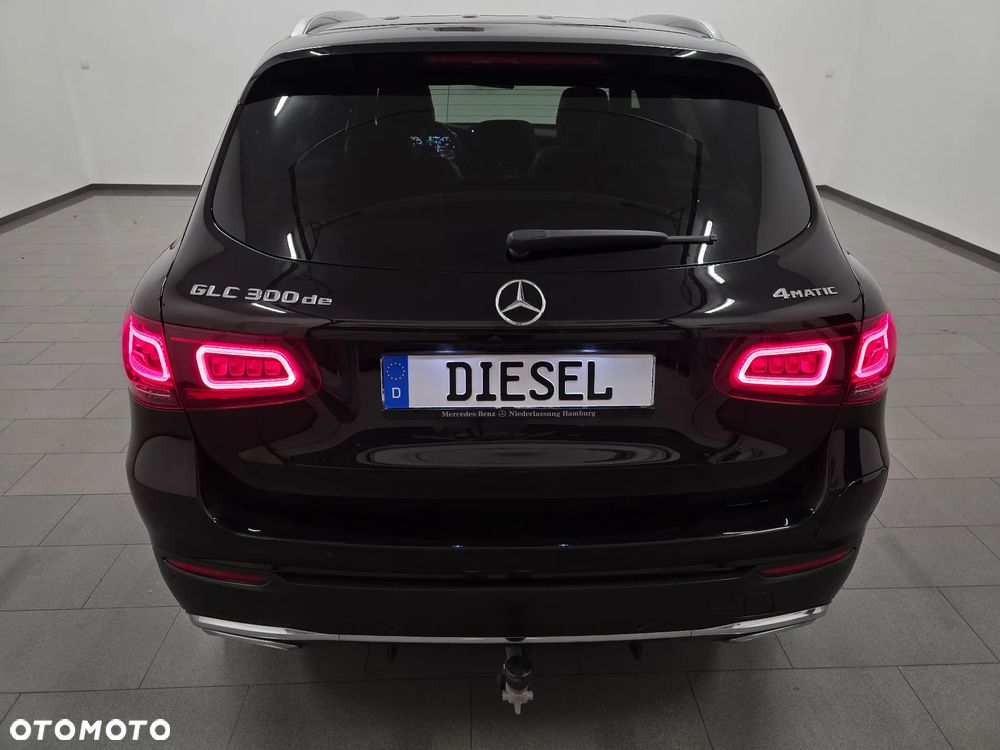Mercedes-Benz GLC 300 de 4Matic 9G-TRONIC AMG Line Plus - 36