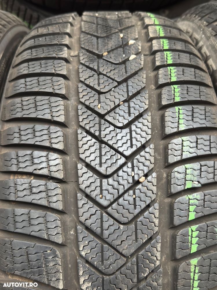 Vând 4 anvelope 225/55/18 Pirelli de iarnă ca noi - 4