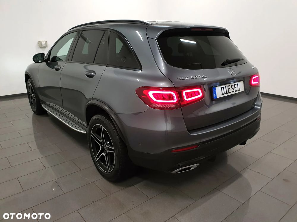 Mercedes-Benz GLC 300 de 4Matic 9G-TRONIC AMG Line Plus - 4