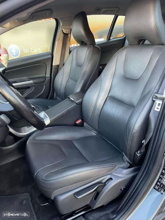 Volvo V60 2.0 D2 Momentum Drive - 8