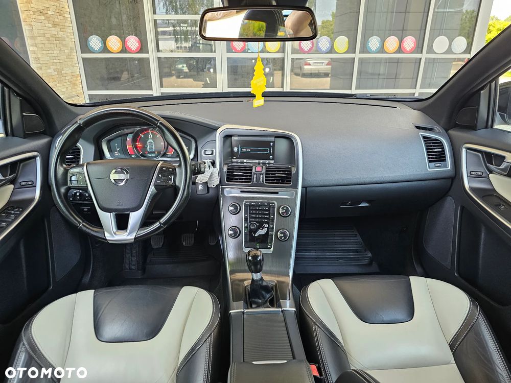 Volvo XC 60 D4 Momentum - 22