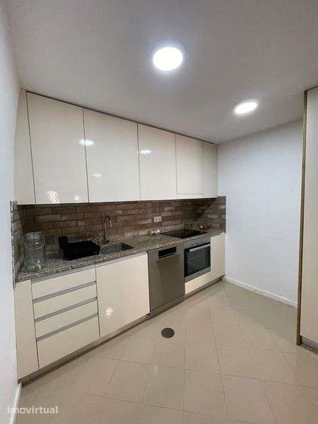 Vendo T2 recentemente renovado no centro histórico de Penafiel - Grande imagem: 4/8