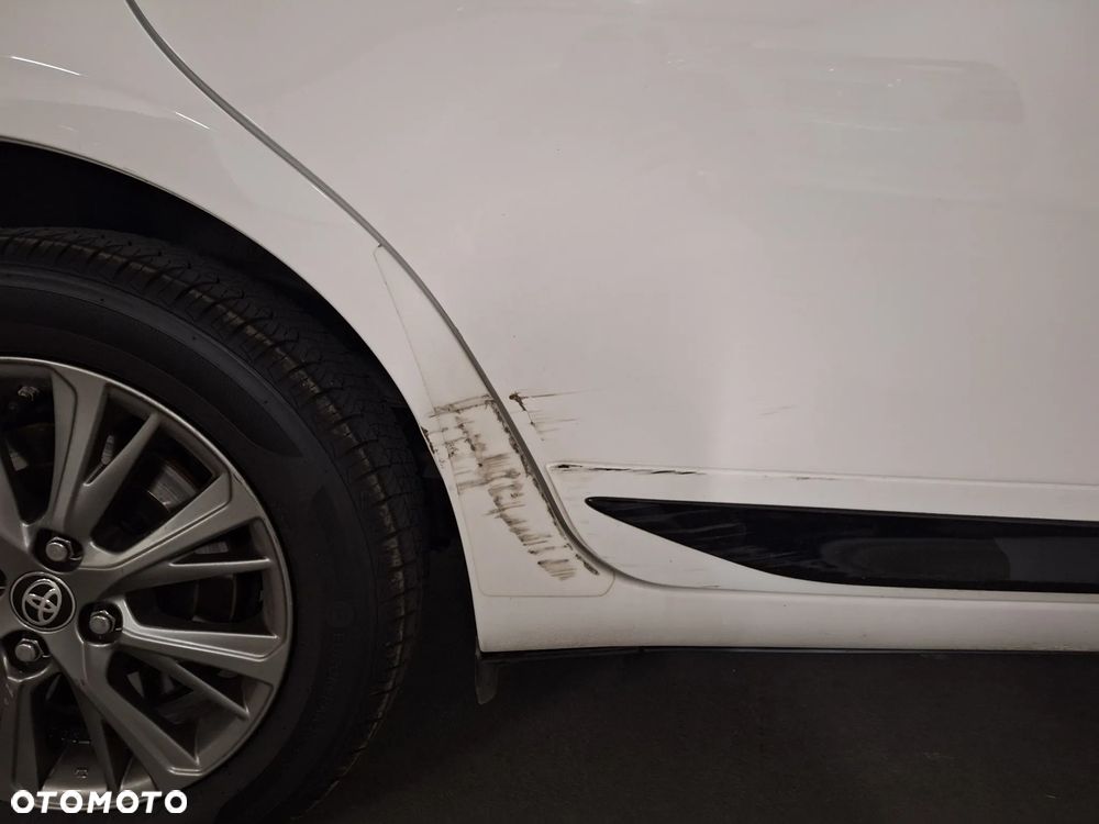 Toyota Yaris Hybrid 100 Dynamic - 5