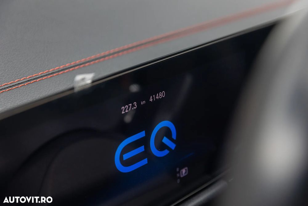 Mercedes-Benz EQA 300 4MATIC - 28
