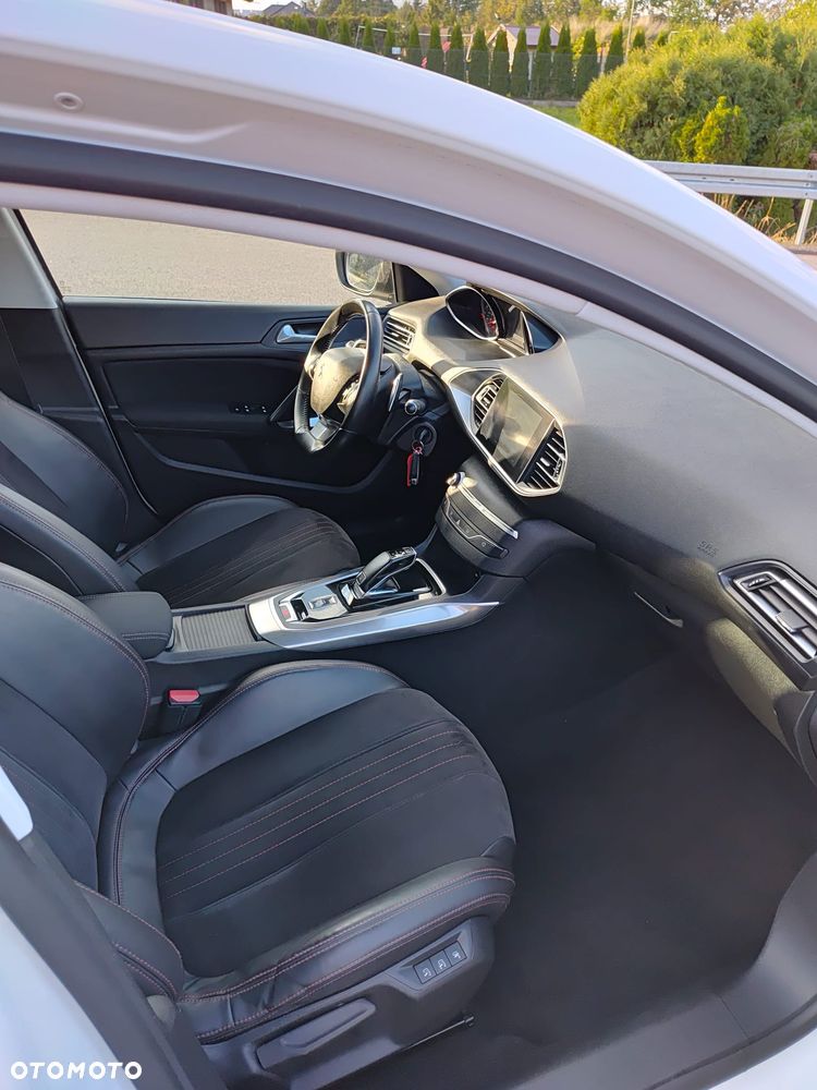 Peugeot 308 BlueHDi 130 EAT8 Allure - 21