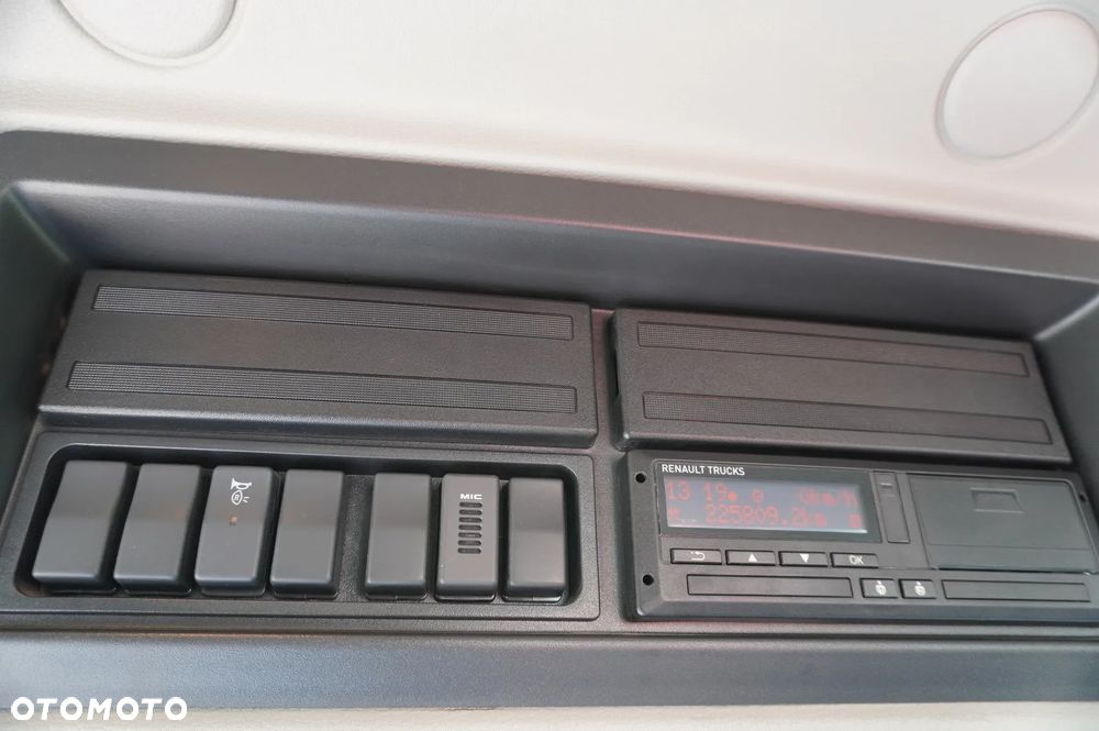 Renault C320 P4x2 E6 / HDS Fassi 5,6 t / Zasięg 8 m / Platforma 15 EPAL - 16